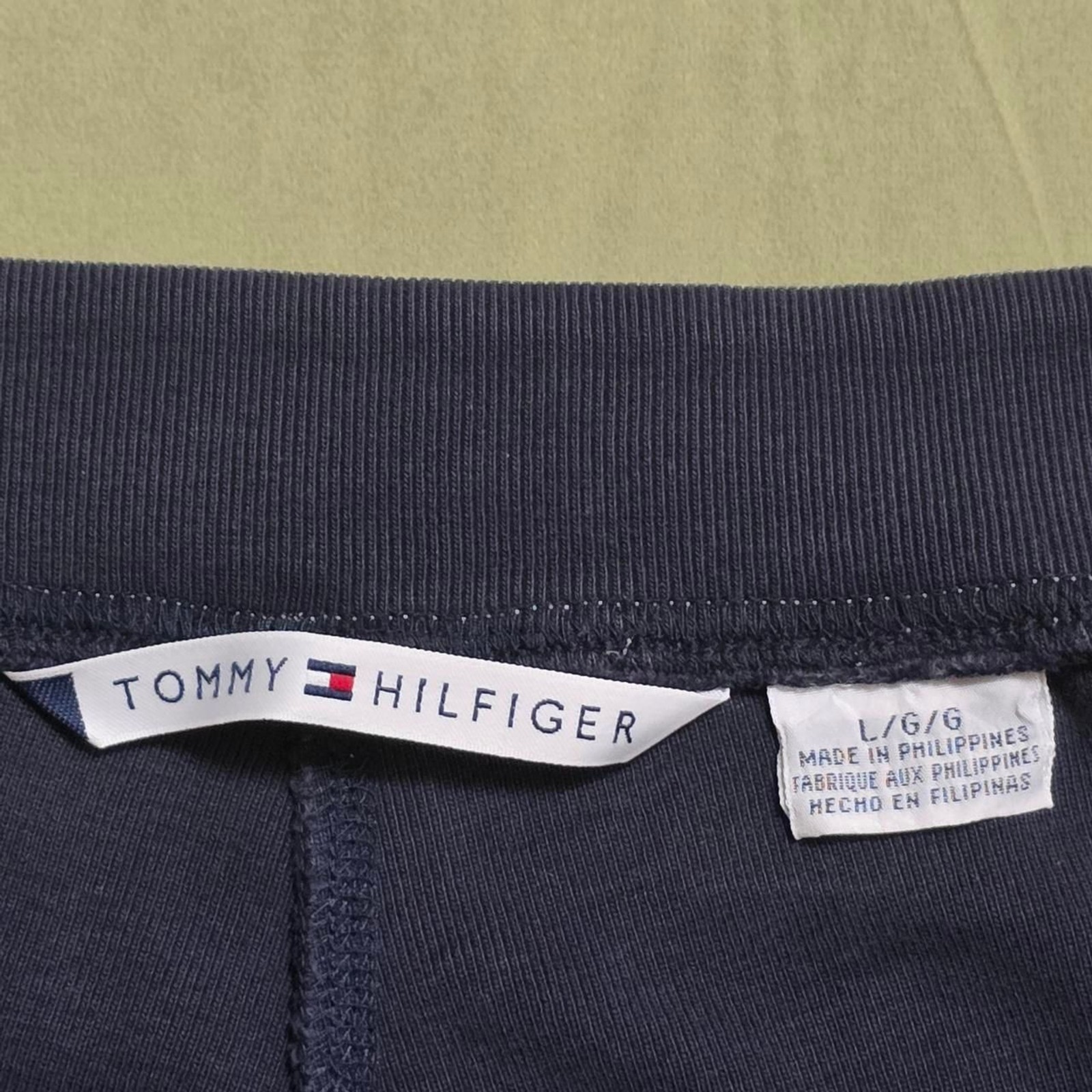 Tommy Hilfiger navy blue cotton shorts size L women’s date code 2002 Vintage Y2K
