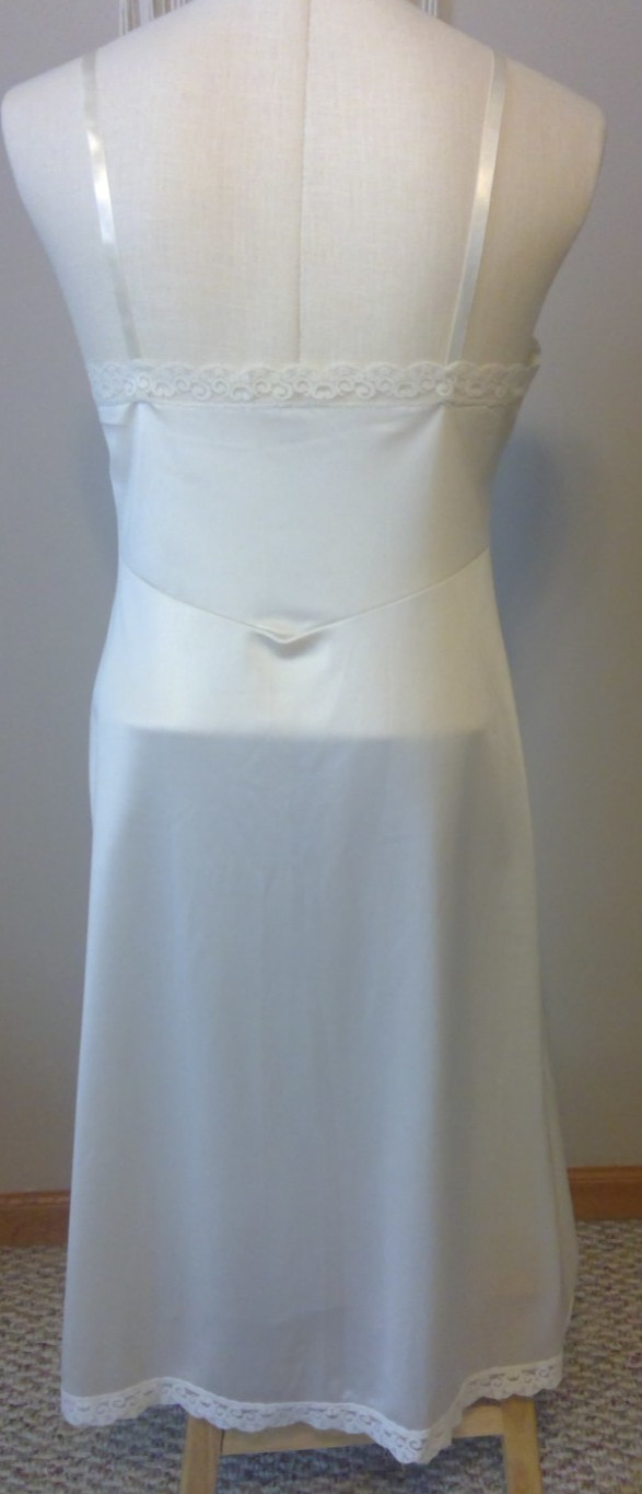 Vintage Ladies Ashley Taylor 100% AntronIII nylon full slip beige colored, sz 36