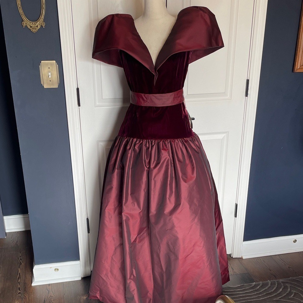 NWT Vintage Victor Costa Wine Velvet Satin Off-Shoulder Ball Gown Size 6-8