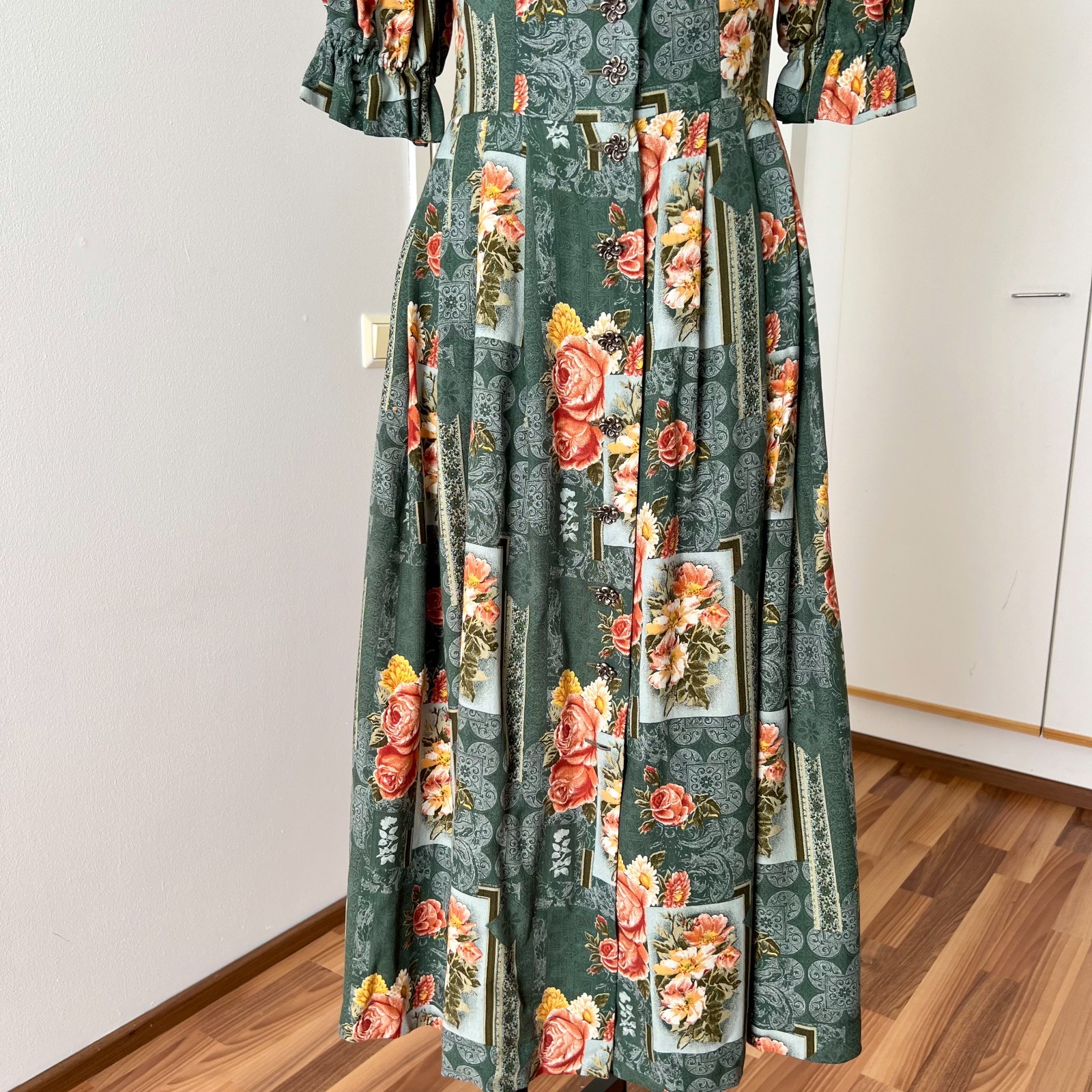 1980s Vintage German Dirndl Dress Floral Bavarian Folk Puff Sleeves Midi EU 40