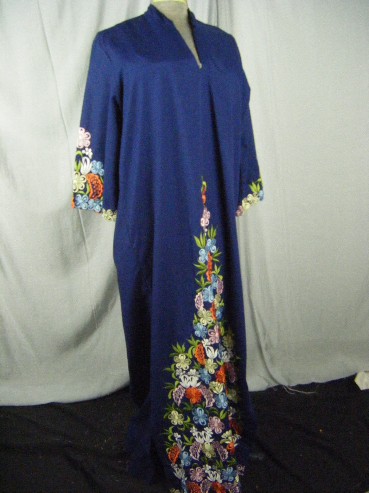 LEANDRA CROCHET Vtg 70s Navy Multi Color Floral Embroidery Dress-Bust 45/M