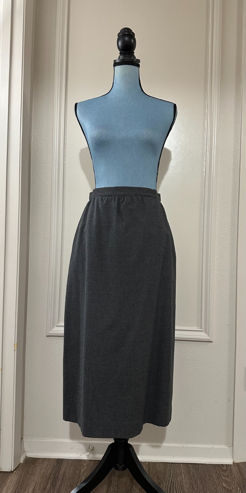 Vintage 1980’s Jos A Bank Gray Midi 100% Wool Lined Straight Pencil Skirt 10