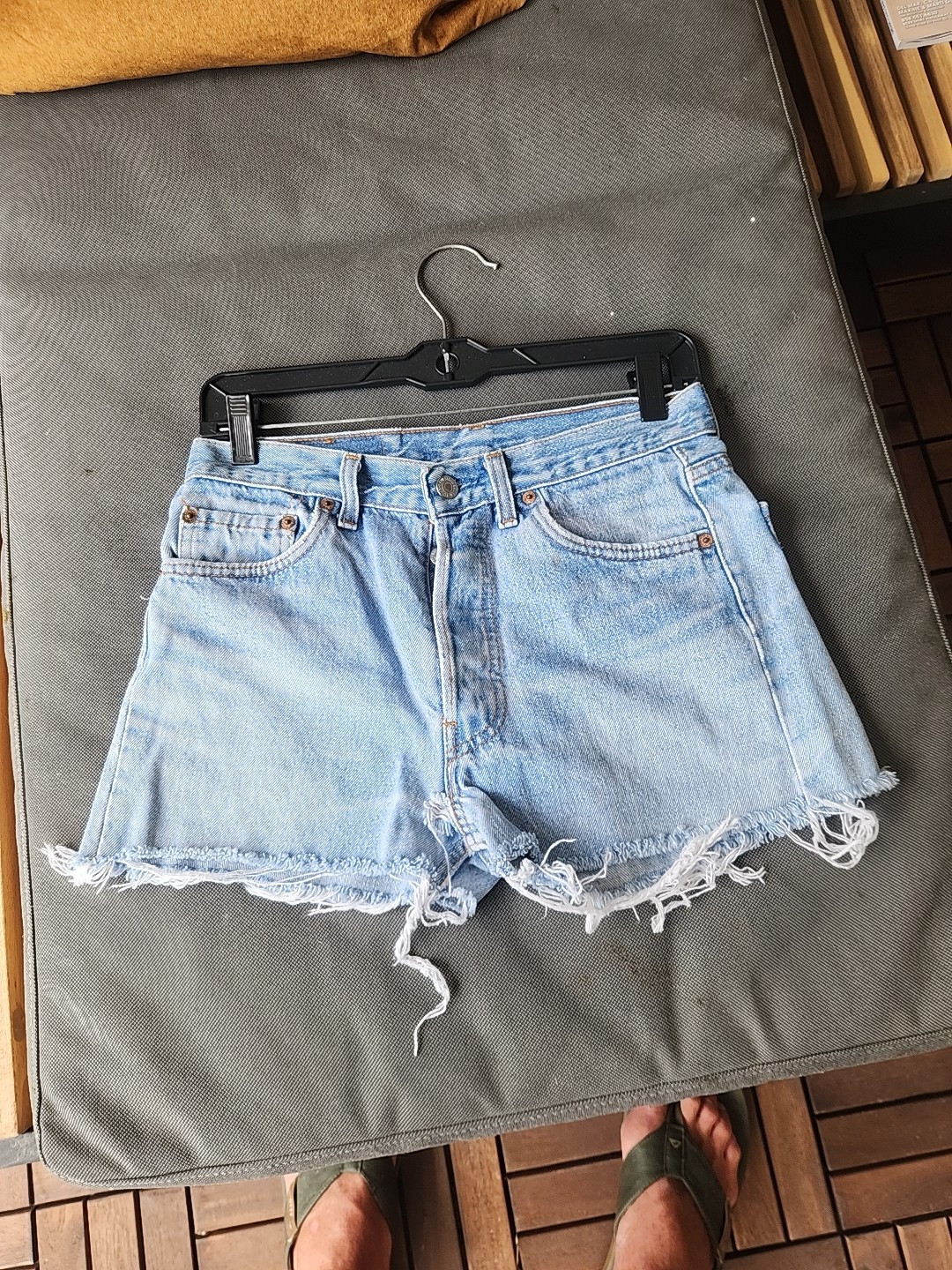 vintage levis cut-offs denim jean shorts button fly 501 cut off 80’s 28″ w