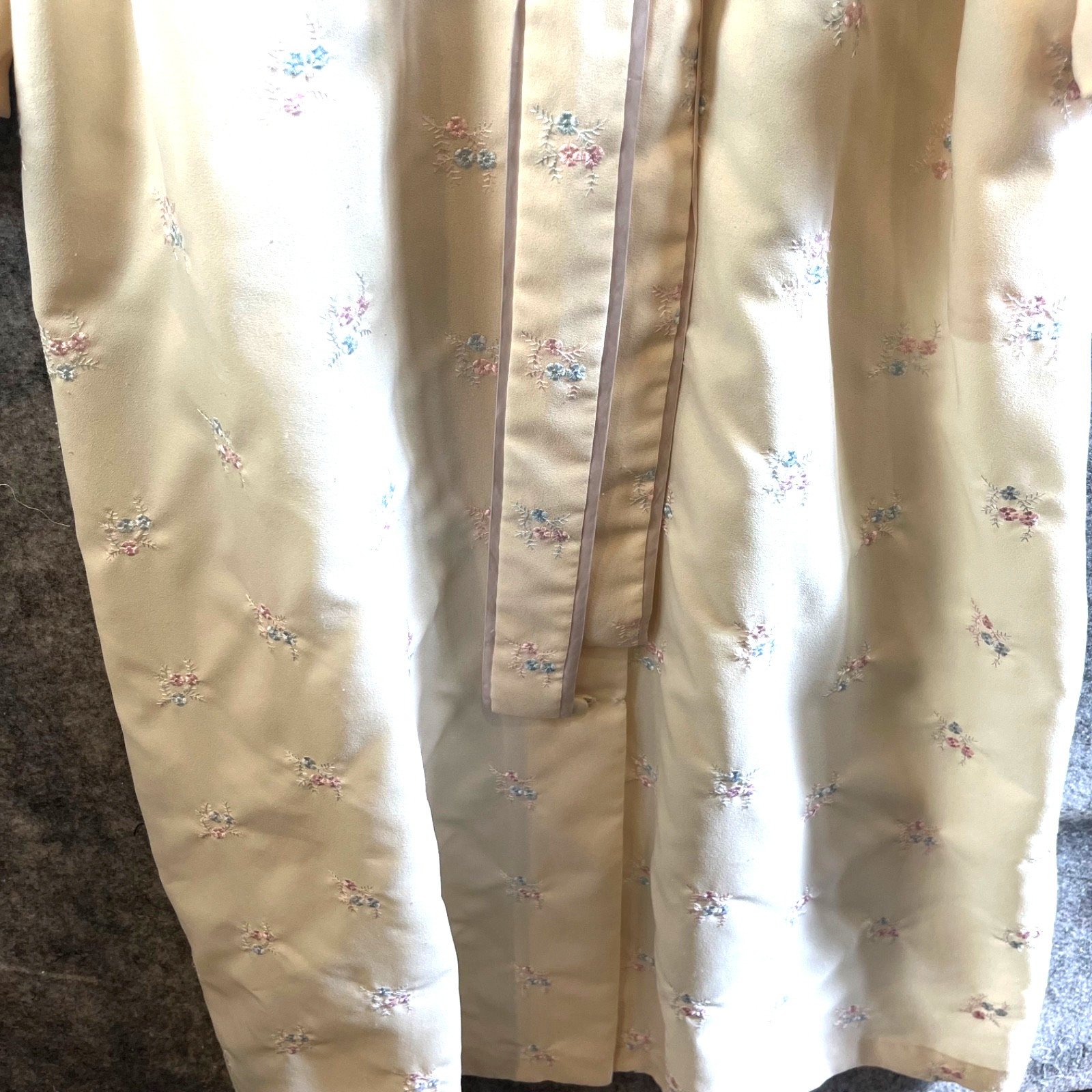 Vintage Ariel Embroidered Cream Robe Sz. S Belt Cuffs Pockets Long EUC