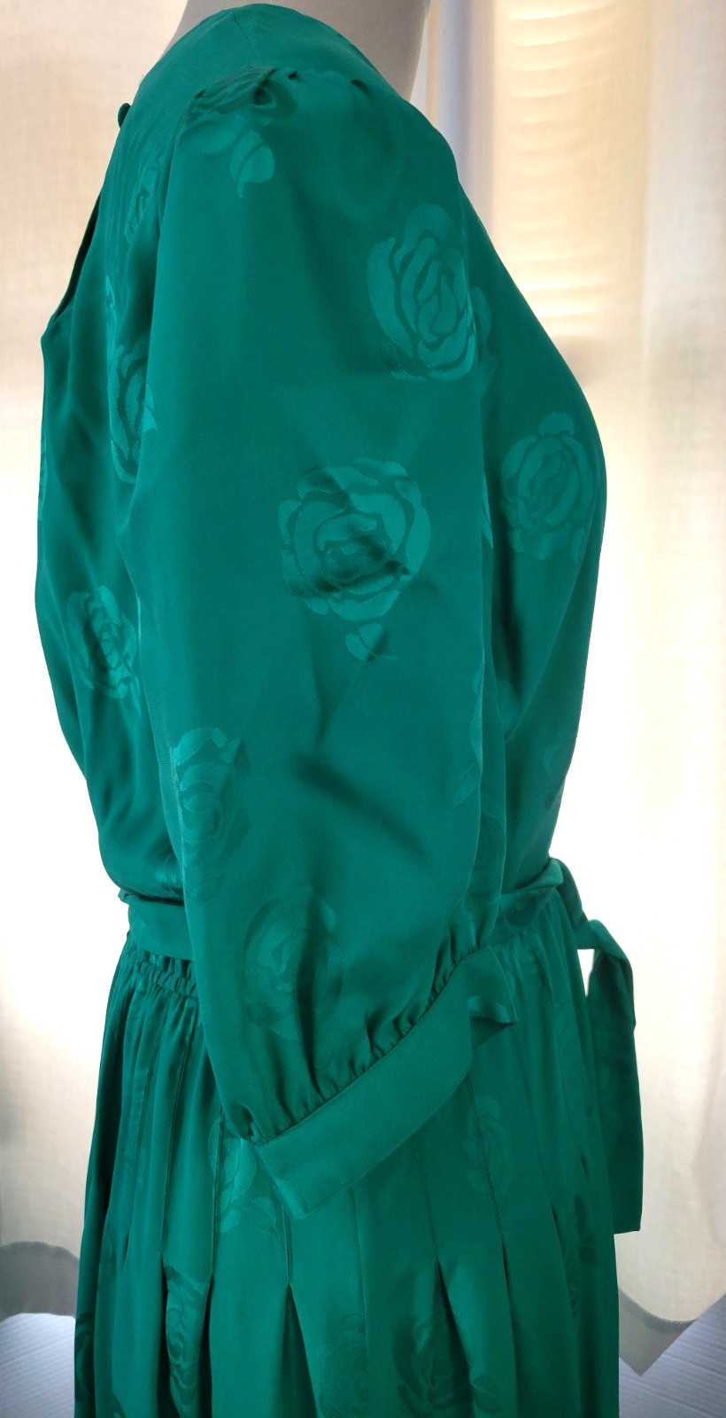 VTG 80s Papell 100% Silk Green Belted Stretch waist Dress size 12P Half Sleeve