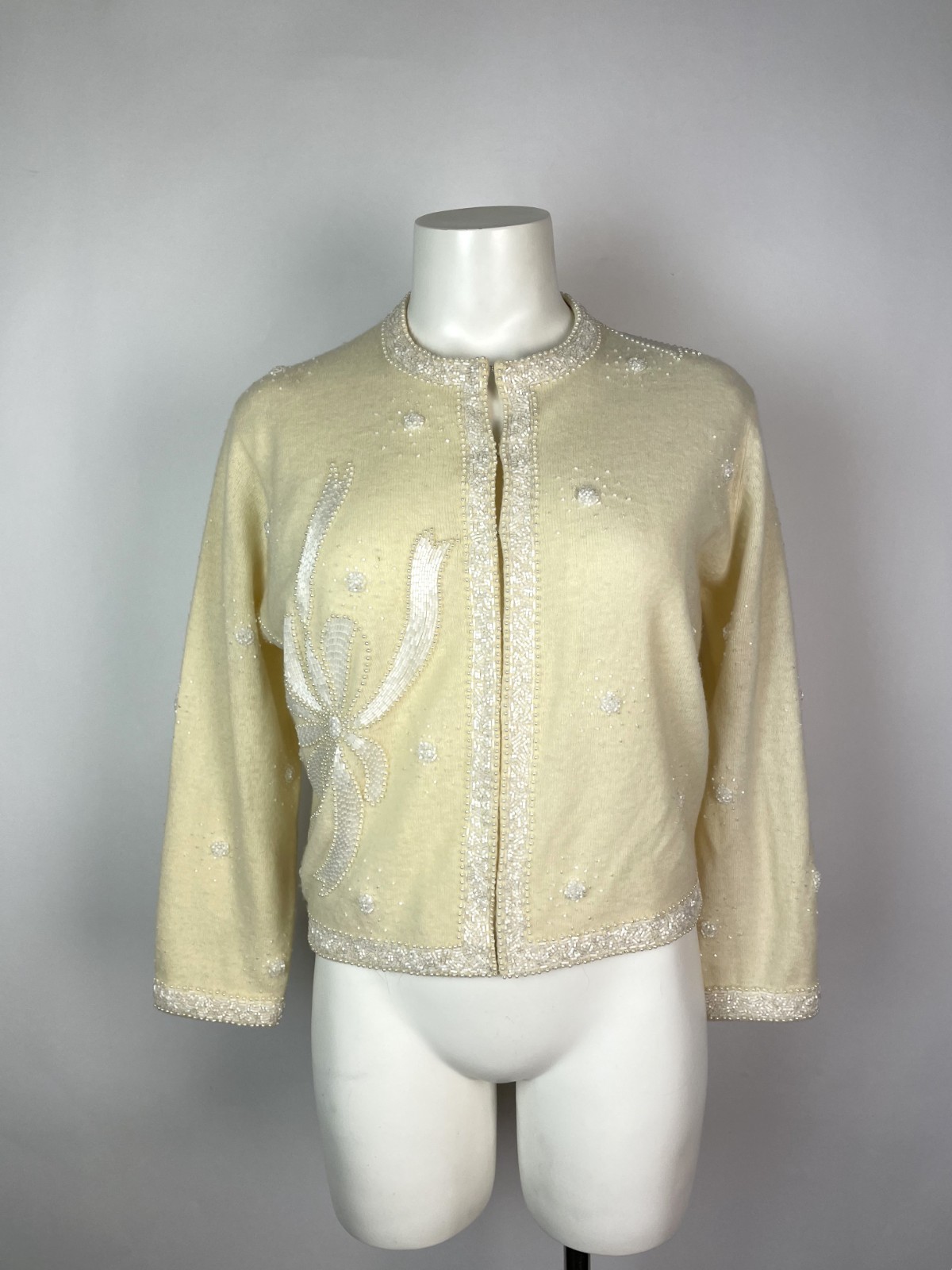 Vintage 1950s Doreen Lok Bespoke Ivory Embellished Bow Cardigan Hong Kong 38