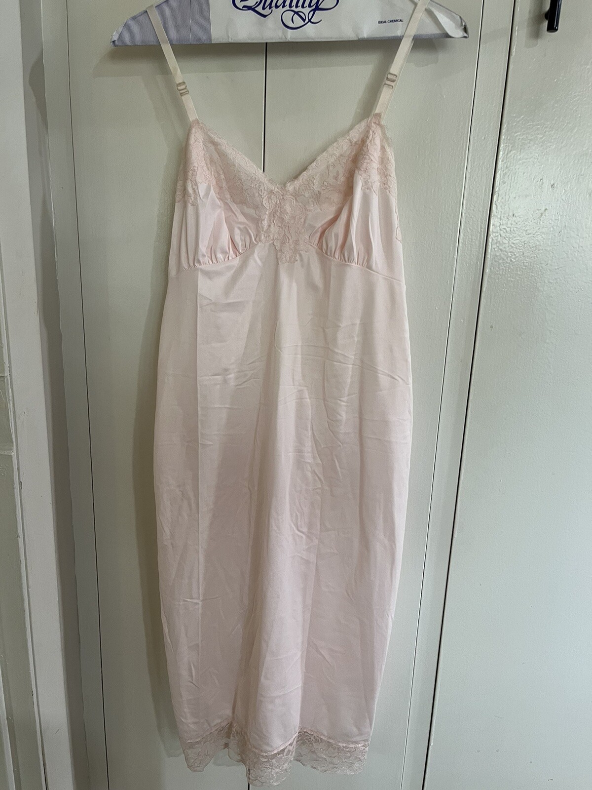 Vintage Vassarette Pink Scalloped Floral Lace Nylon Slip Dress 32 L Large Gown