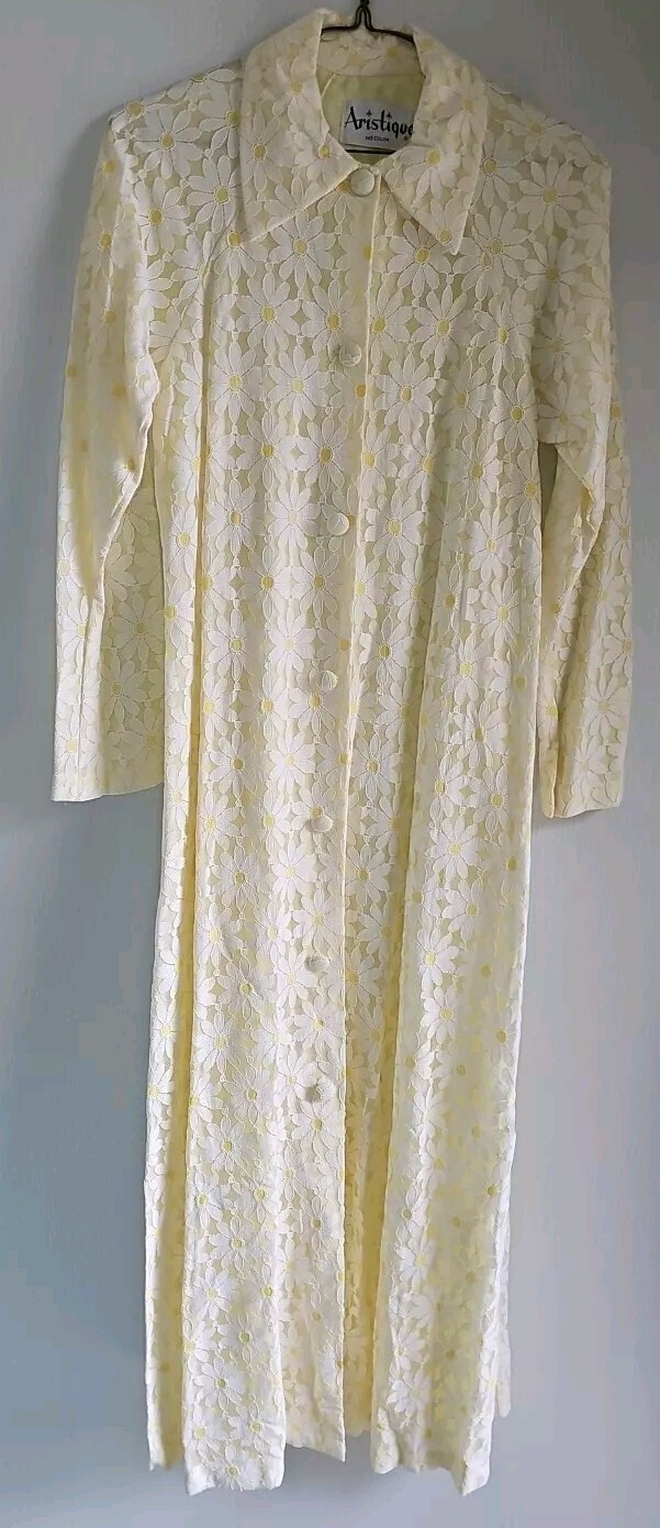 Aristique Yellow and White Daisy Lace Overlay House Coat Dressing Gown Sz M Vtg