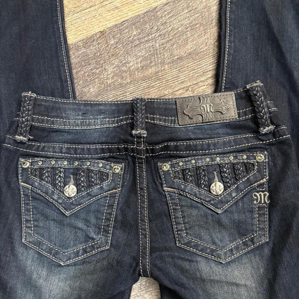 Y2K 2000s grunge size 25 low rise Miss Me Jeans