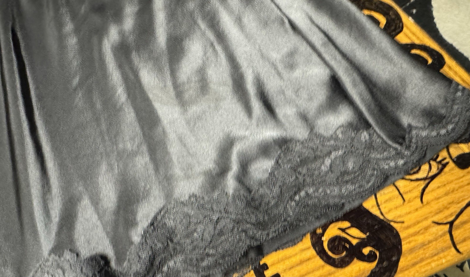 VINTAGE BARBIZON HALF SLIP WITH LACE . BLACK. 30 LENGTH 21 ACROSS WAIST