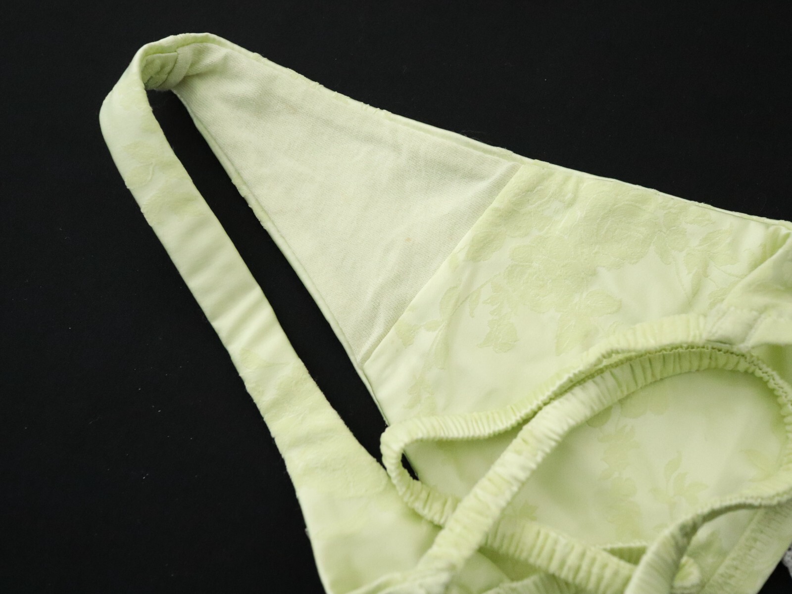 Vintage 2009 Victoria’s Secret Satin Floral V-String Thong Panties MEDIUM