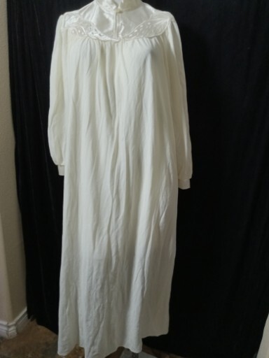 Vintage 60s NIGHT TIME CREATIONS Yvory Embroidery Nightgown Robe Size M Cottage