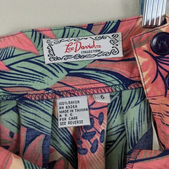 Vintage tropical print 100% rayon skirt Lee David ltd size 6 coral pink floral