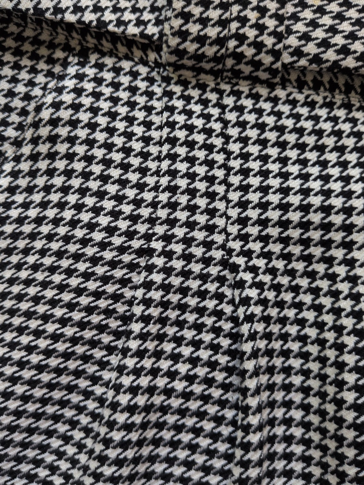 Rare L.A.M.B. Spring 2008 Silk/Wool Houndstooth Pleated Shorts Size 4 Runway Y2K