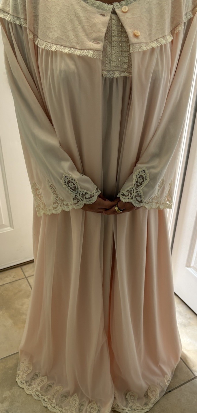 Vtg Pink Blush Evening Gown Lingerie Bridal Boutique Ivory rose Lace Detail