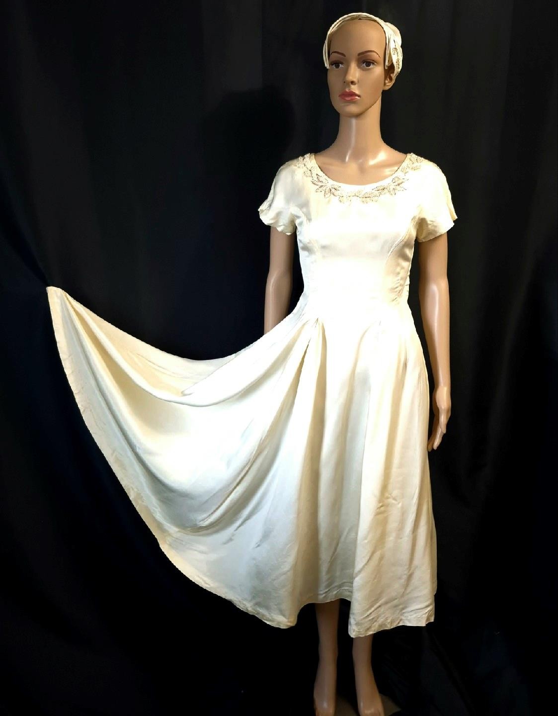 BEADED CREAM FAILLE 1950s Vintage Full Circle Skirt PARTY DRESS w/HAT – S/XS