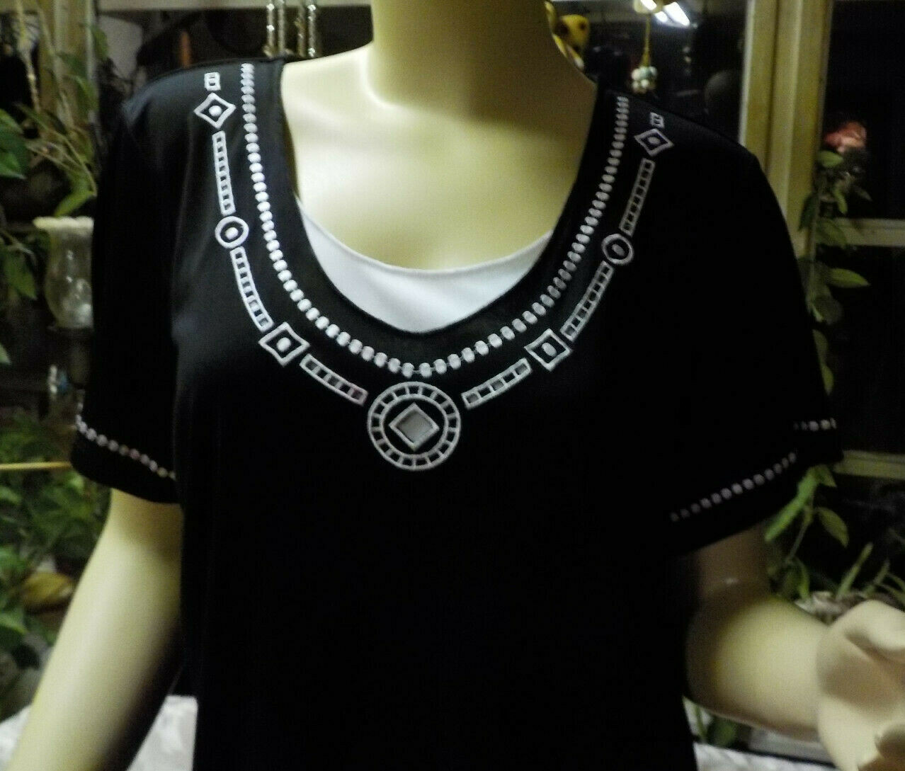 Tanjay Vintage 2 Fer Top Size L Black W White Embroidery Short Sleeve Scoop Neck