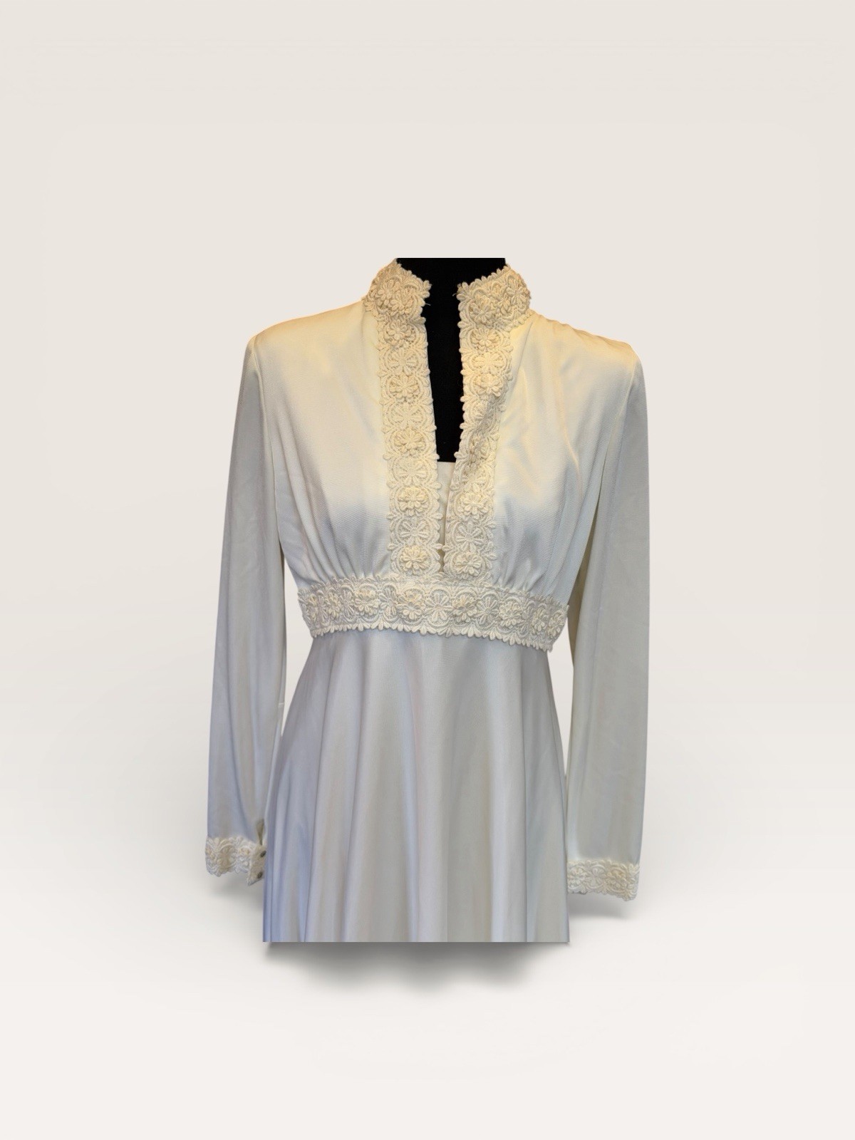 Vintage Early 1970s Bridal Originals ILGWU Wedding Dress Lace Pearl Train A81