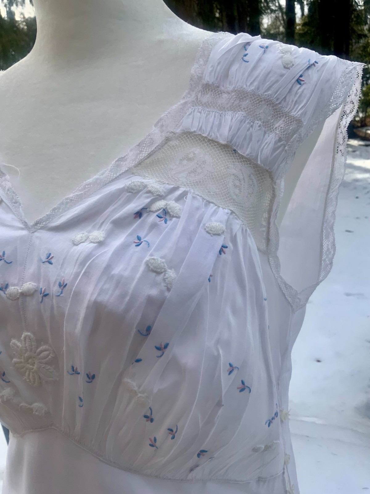 Antique Edwardian Cotton Batiste Boudoir Gown c.1915–1920 – Hand Embroidered