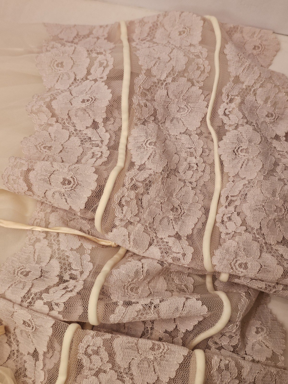 Vintage Intime Of California 2 Chiffon Layer Size All Orginal Tie Pale Yellow