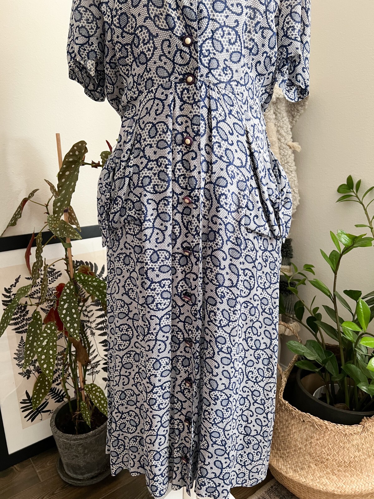 Vintage 40s Blue 1940s Women’s Patterned Rayon Button Swing Day Dress