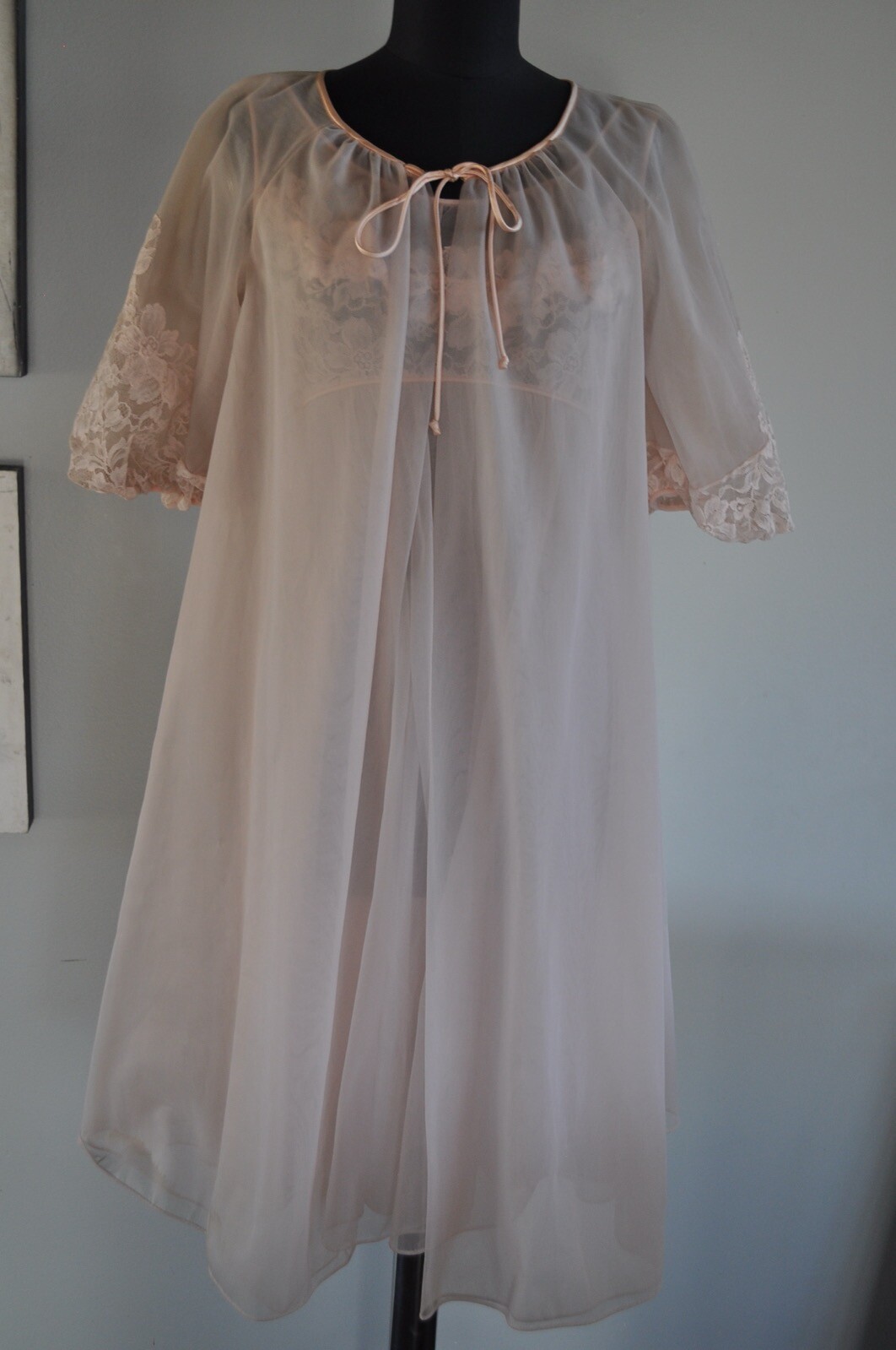 Vintage Vanity Fair 2 piece Peignoir Set Sz 32 Pink Double Layer Chiffon