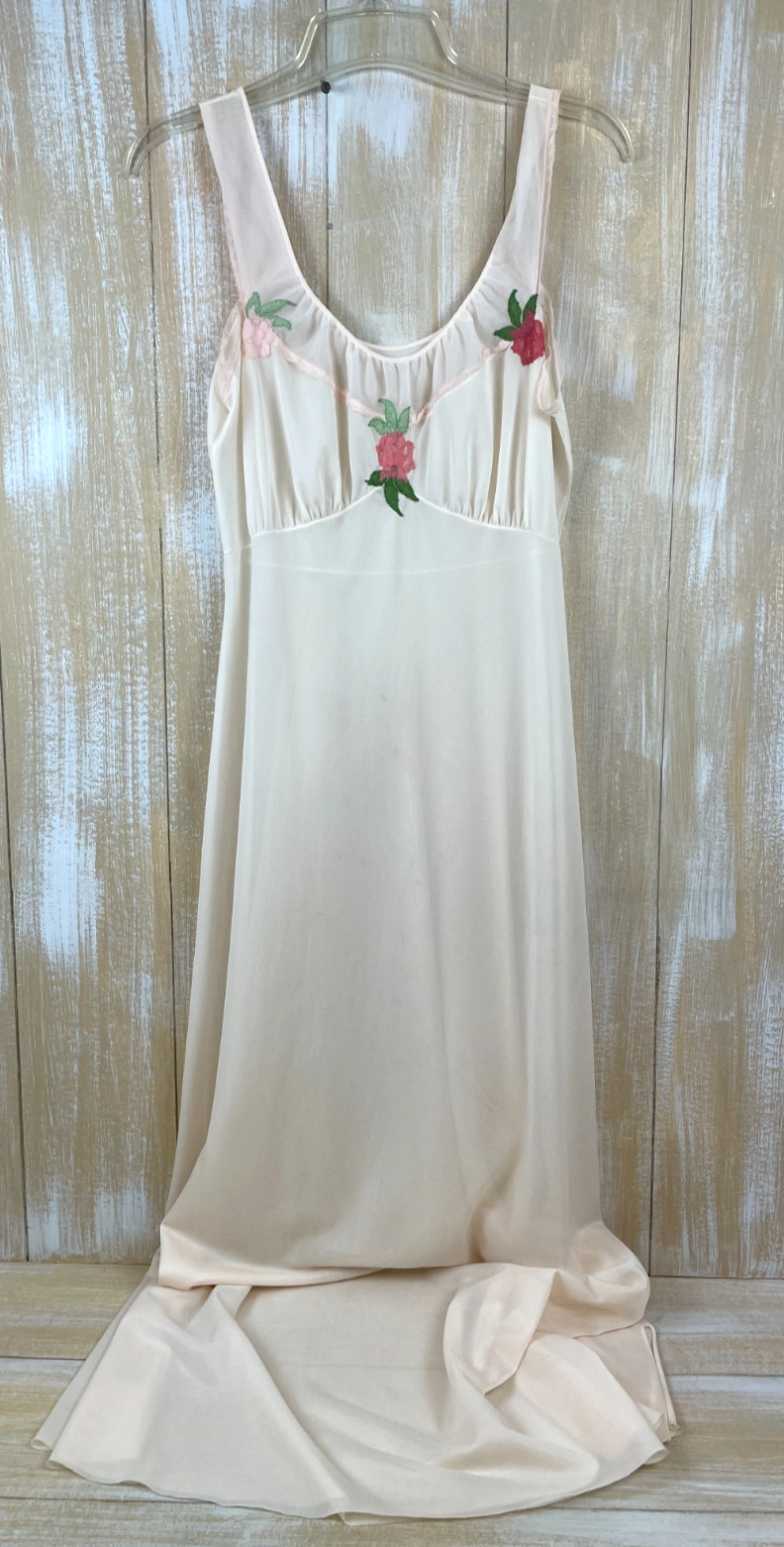 VTG Van Raalte Lingerie Pink w/Lace Flowers / Trim Size 36 Long Nightgown Nylon