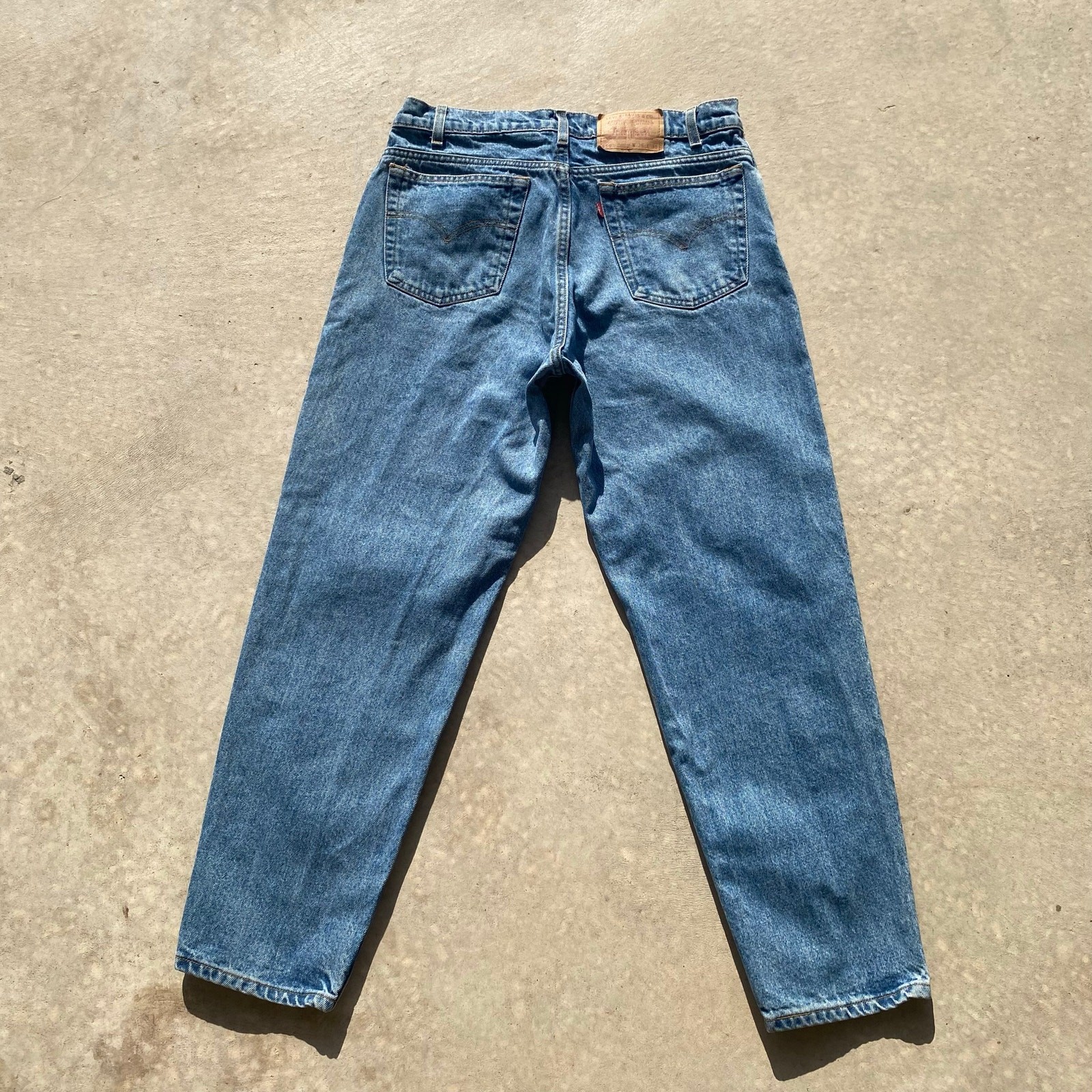 Vintage Levi’s 550 Jeans Relaxed Fit Tapered Leg Paper Tags 90s Fits like 35×30