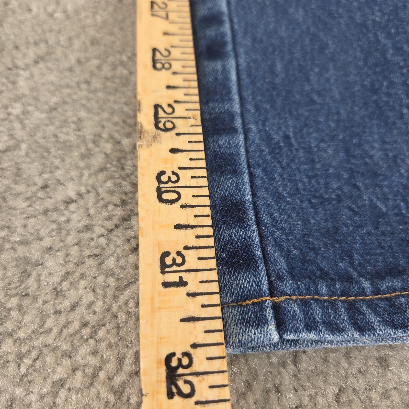 Women’s Wrangler 14mwz 24 X 32 high-Rise Cowboy Cut Slim Fit USA Distressed Vtg