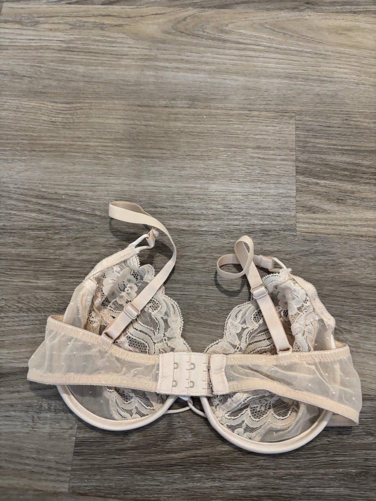 LOT OF 2 Vintage Vanity Fair Size 36C Bra Style 75–075 Lace Criss Cross Beige