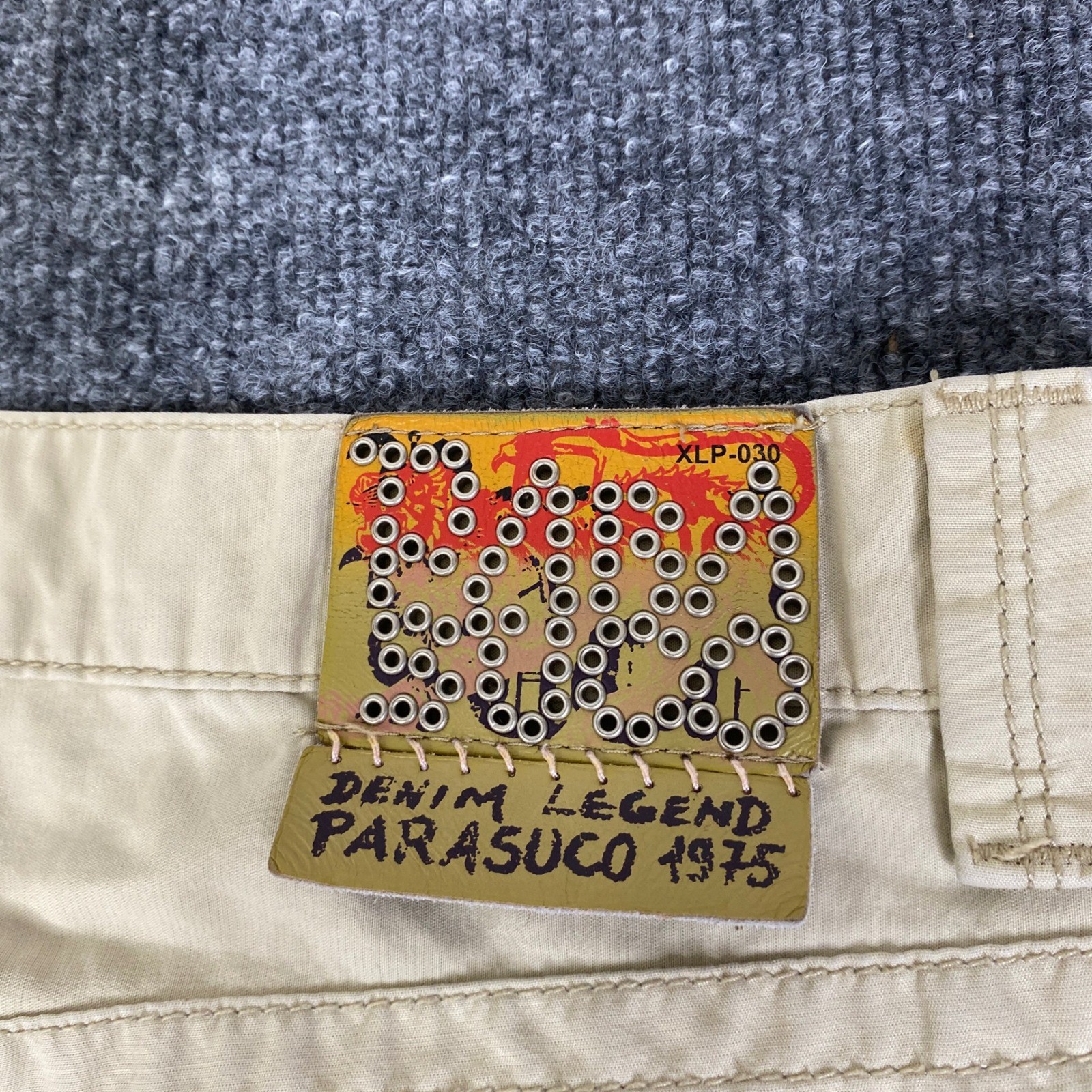 VTG Parasuco Cargo Shorts Tan Khaki Cotton Size 34 Embroidered Y2K Capri