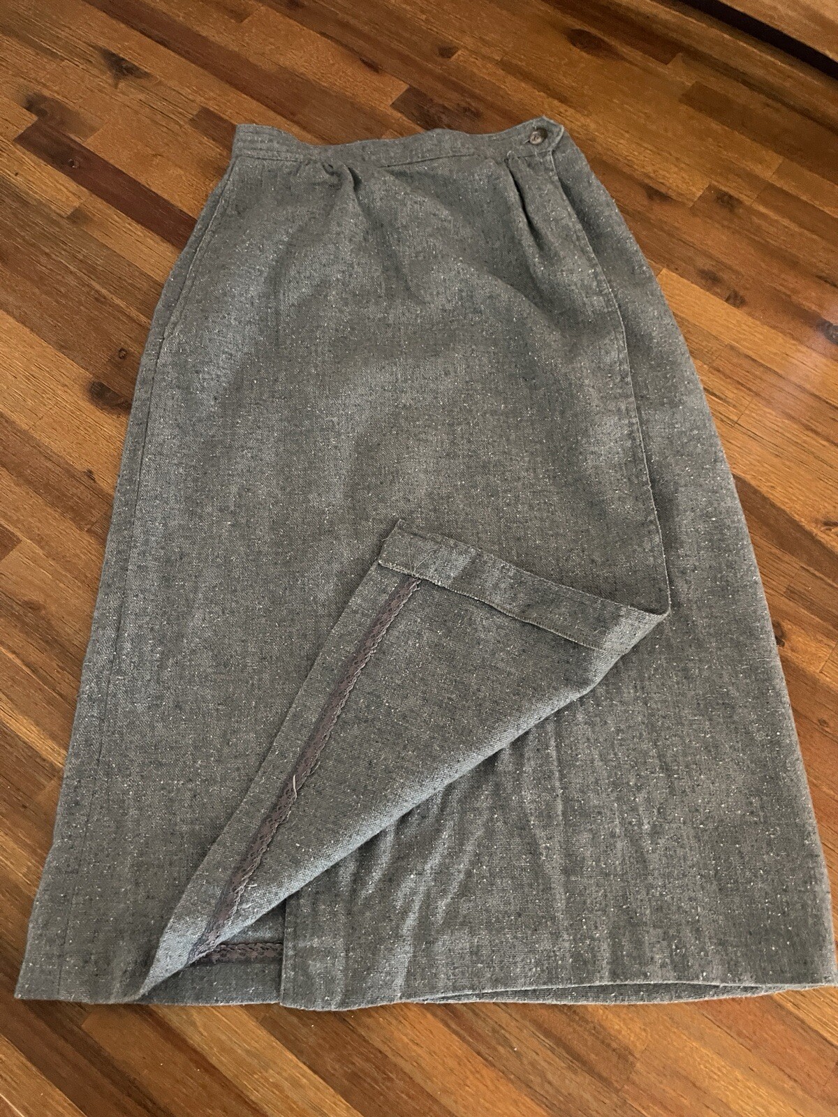 Vintage College Town Womens Wrap Skirt Size Small 22” Waist Gray Nubby Wool
