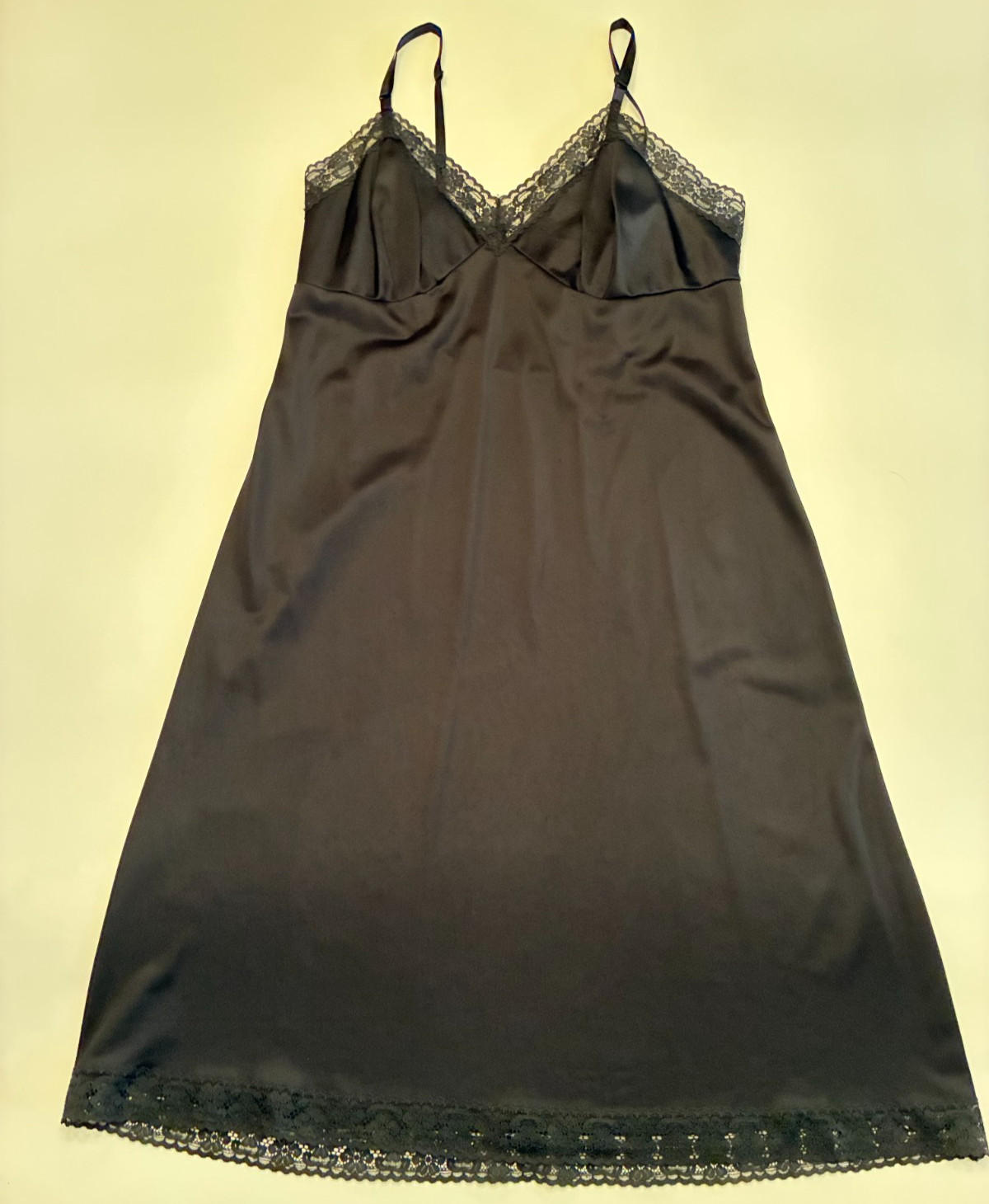 Vintage BLACK LACE FULL SLIP Size 32 Small XS Nylon Sultry Goth Vamp Femme Vixen