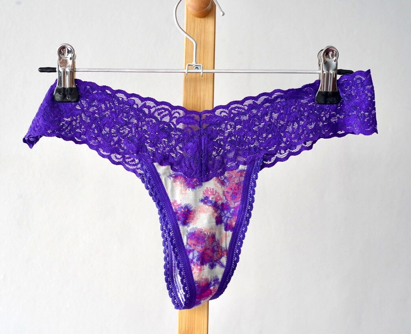 Sexy Purple Panties Lace Thong Embroidered Floral Lace Brief Size 6 Hips 37-40″