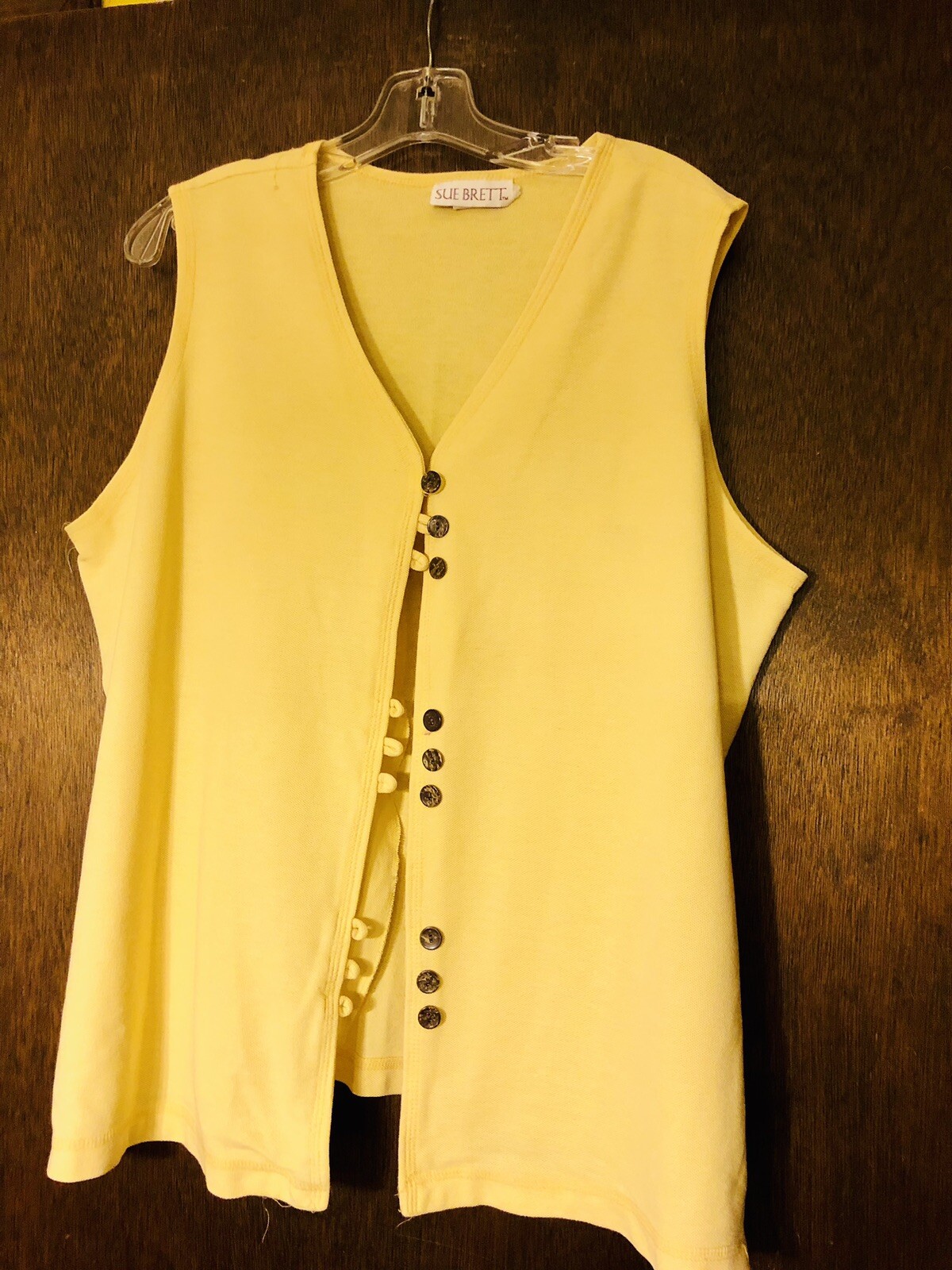 Women’s size L Vest cotton polyester 9 button Sue Brett 27″ long