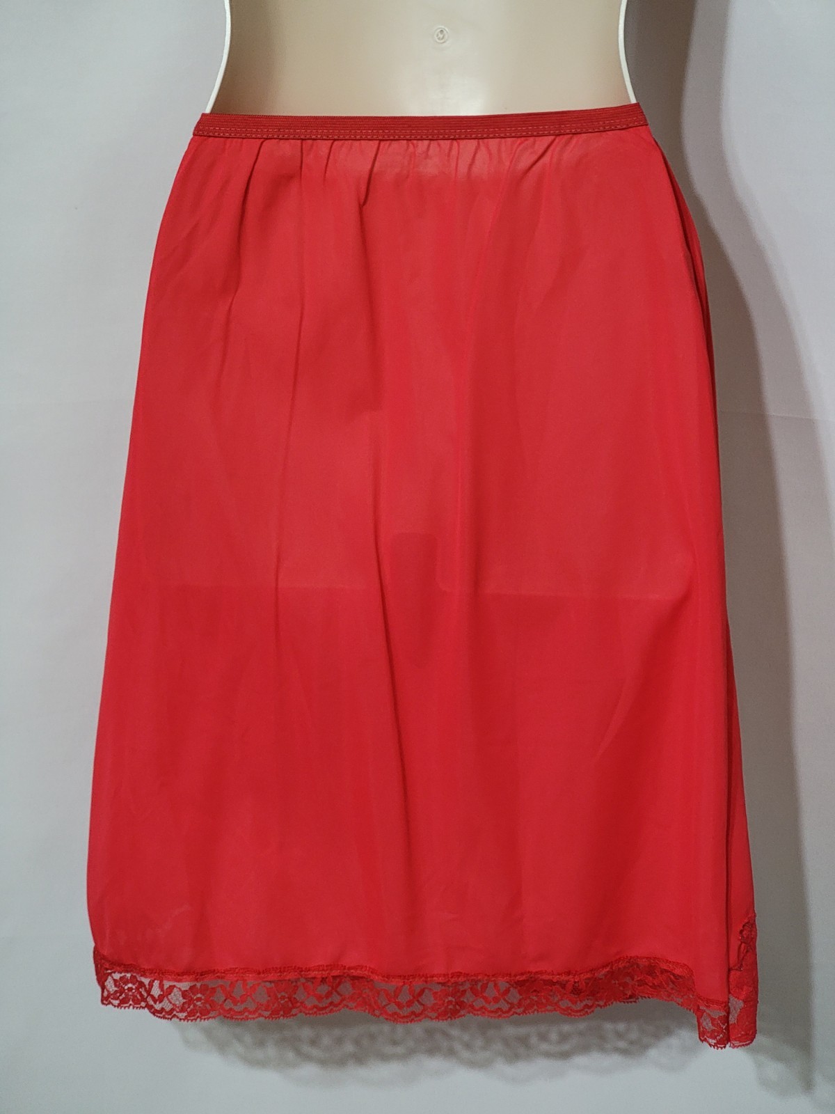 NEW VINTAGE RED GREENCO MAID NYLON HALF SLIP SMALL USA MAID LG LACE APPLIQUE
