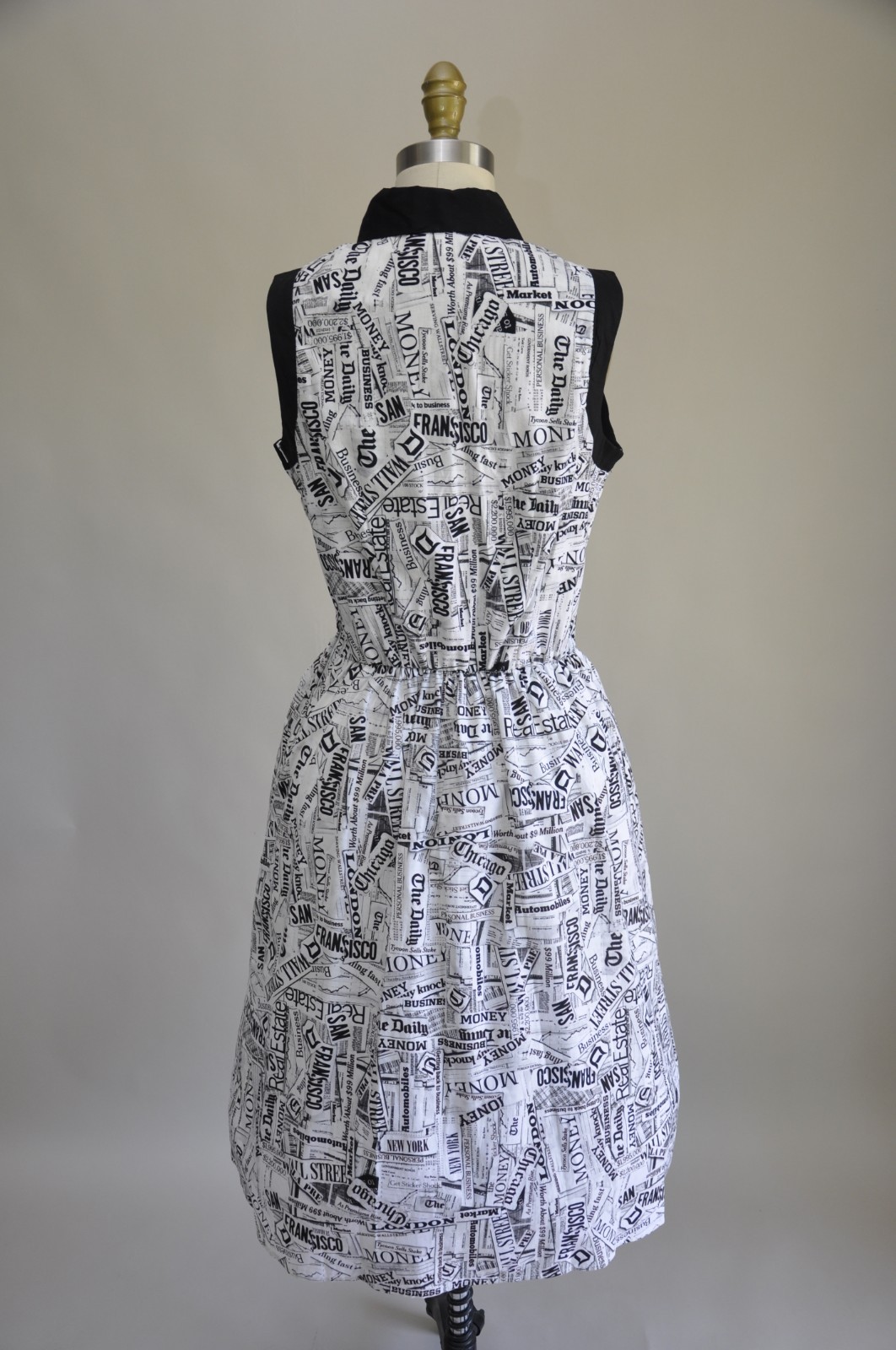 Vintage 1950s STYLE Novelty Print Retrolicious newspaper print cotton dress S/M