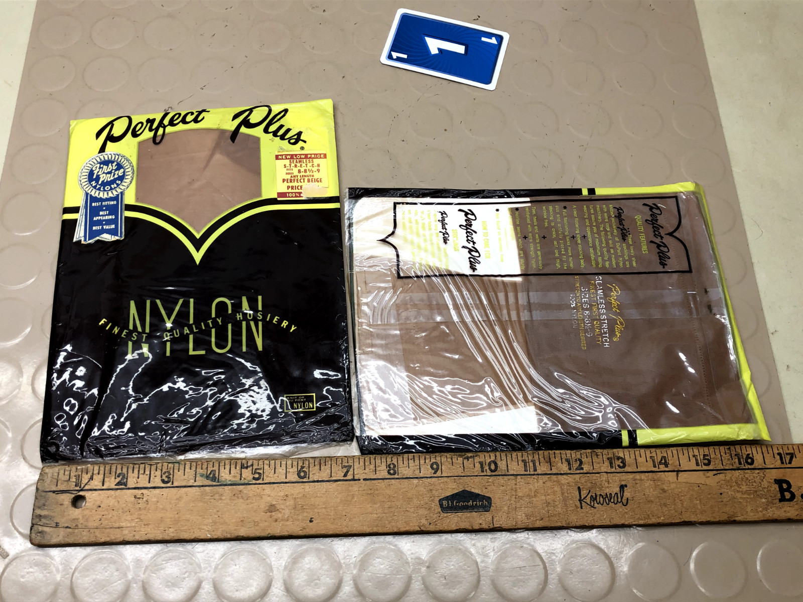 Lot of 2 Packages VINTAGE PERFECT PLUS NYLON STOCKINGS B1
