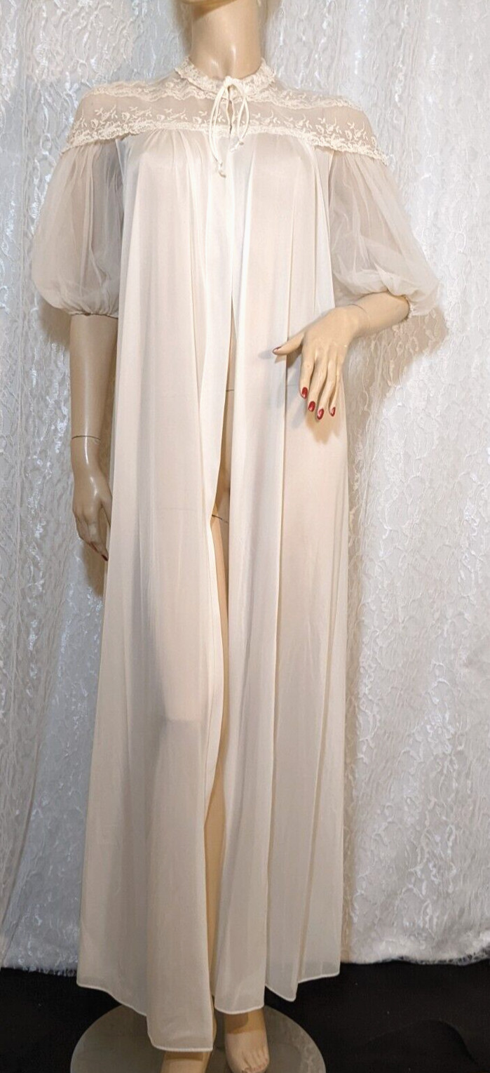 Vintage 1950s Vanity Fair ELEGANT Chantilly Lace Dressing Gown Peignoir Robe 34