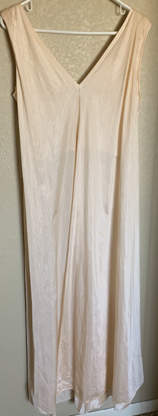 Vtg MCM Deena California Light Peach Sleeveless V-Neck Keyhole Nylon Nightgown M
