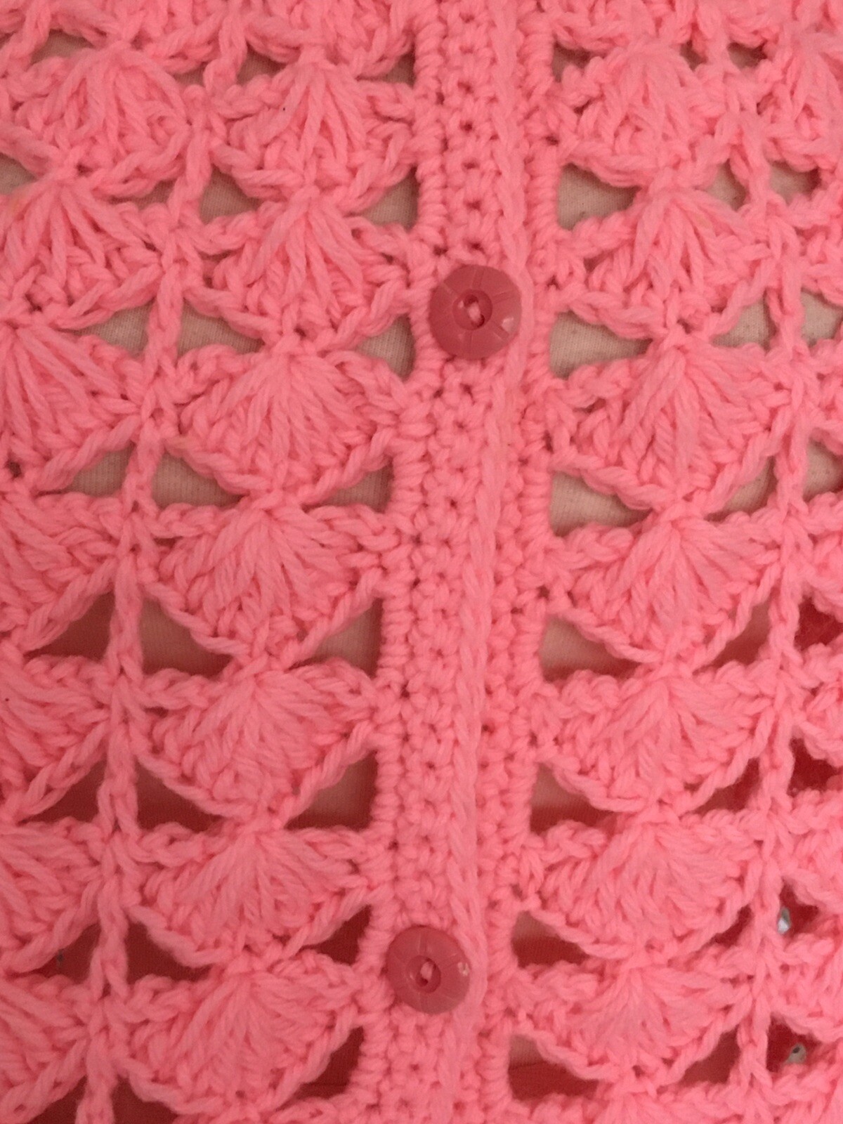 VTG FRINGE Coral PINK Scalloped Button Front CAPE Shawl HAND CROCHET Hippie BOHO