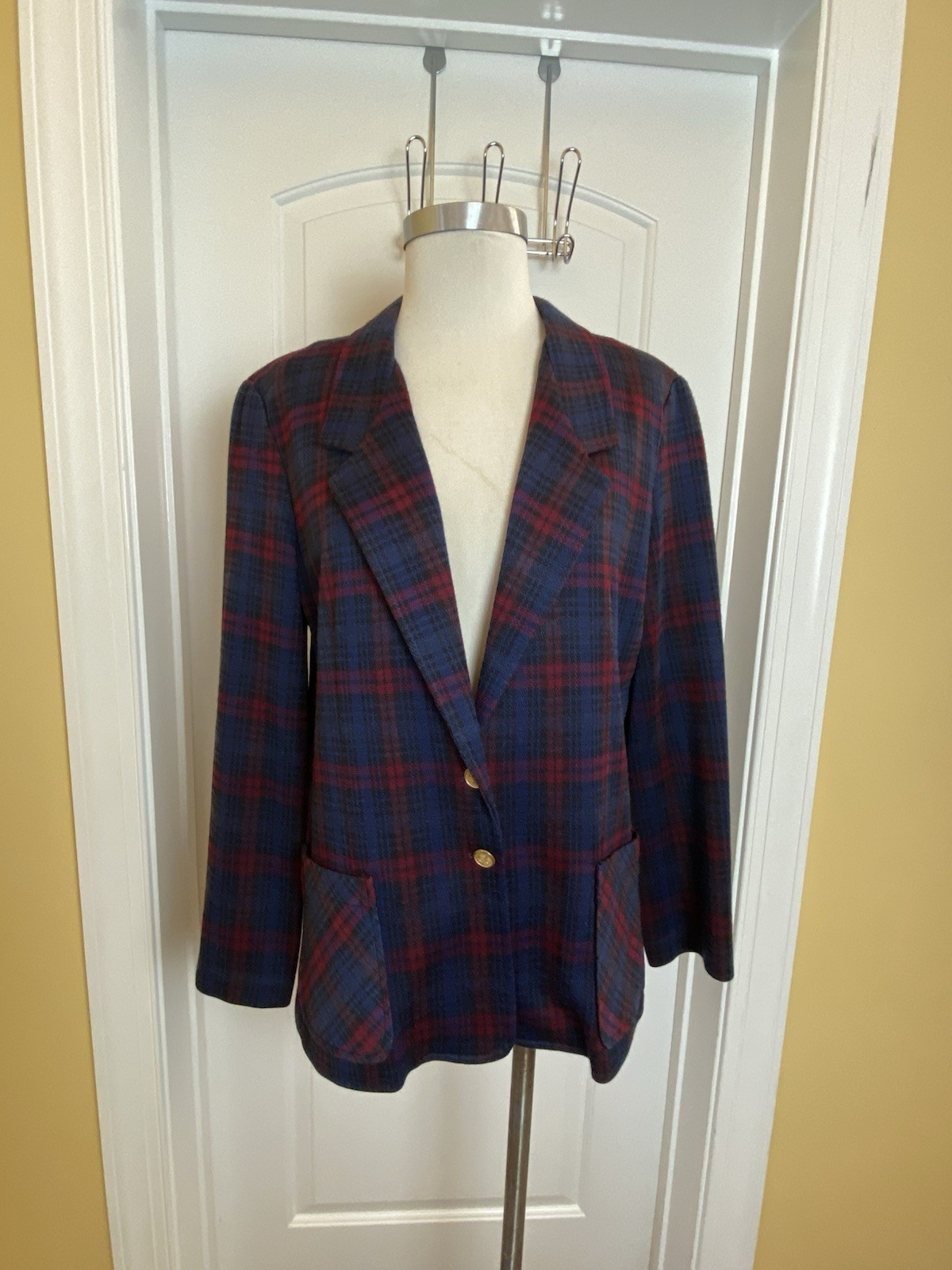 vintage Pembrooke Classics blue and burgundy red tartan plaid blazer Women’s L