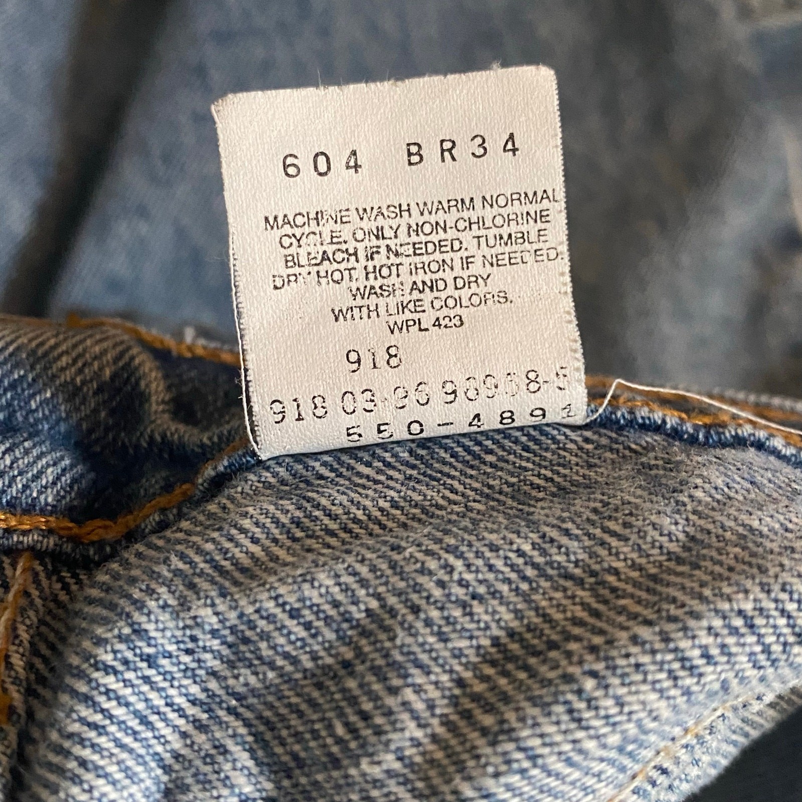 Vintage Levi’s 550 Jeans Relaxed Fit Tapered Leg Paper Tags 90s Fits like 35×30