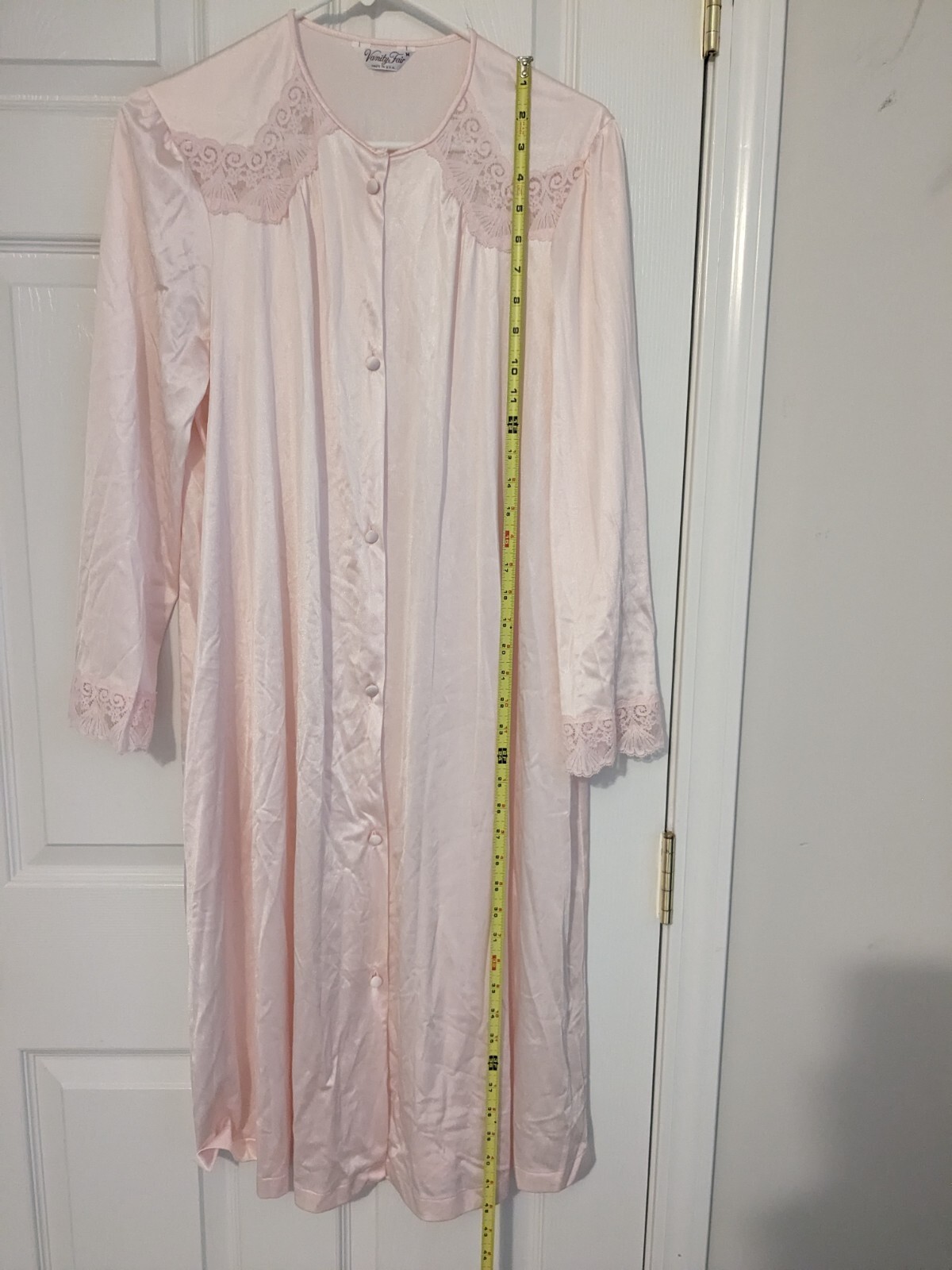 Vintage Vanity Fair Medium Pale Pink Housecoat W/Lace Pockets Covered Buttons