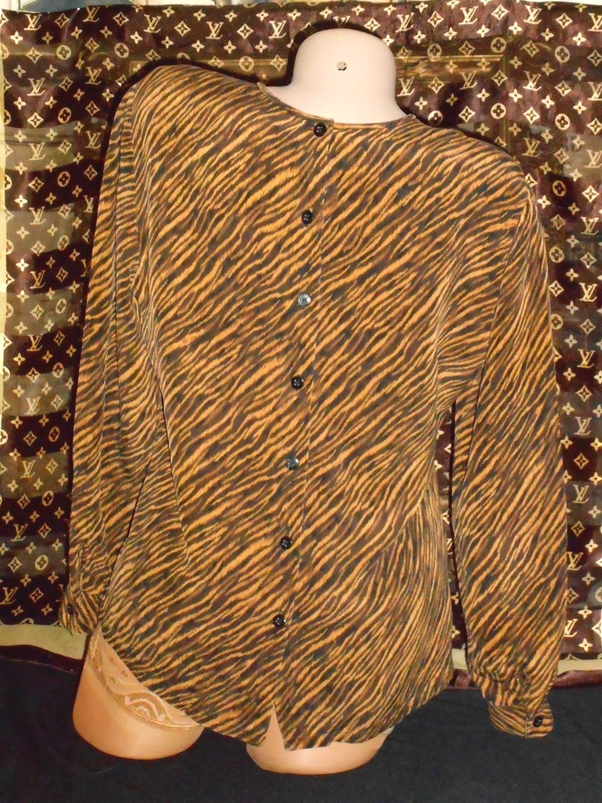 USA 10P Silk Blouse 4 Ply Silk Tiger Jewel Neckline L/S Full Button Back NOS