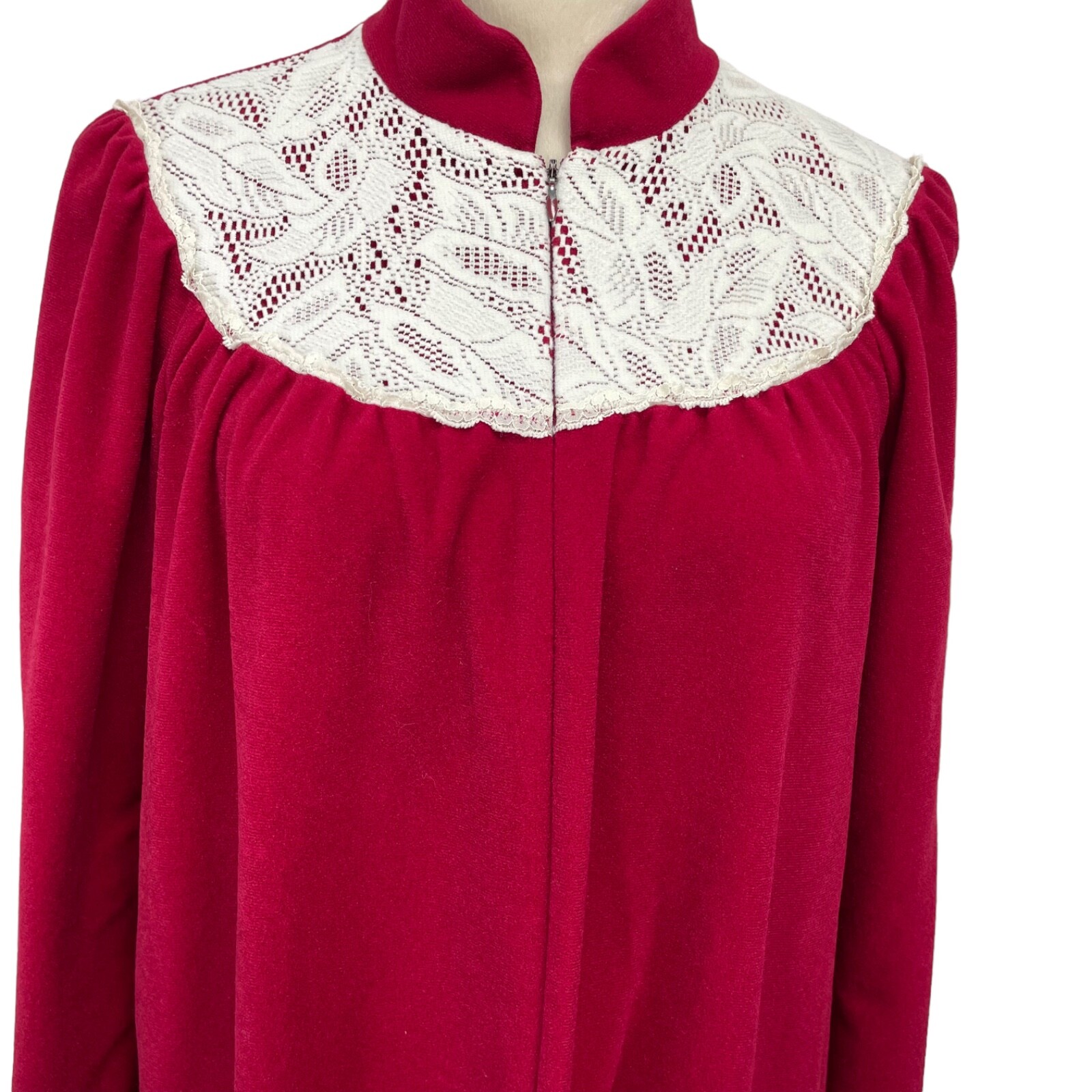 Vtg Vanity Fair Long Robe Women’s S Front Zip 2 Pockets Lace Neck and Cuffs USA
