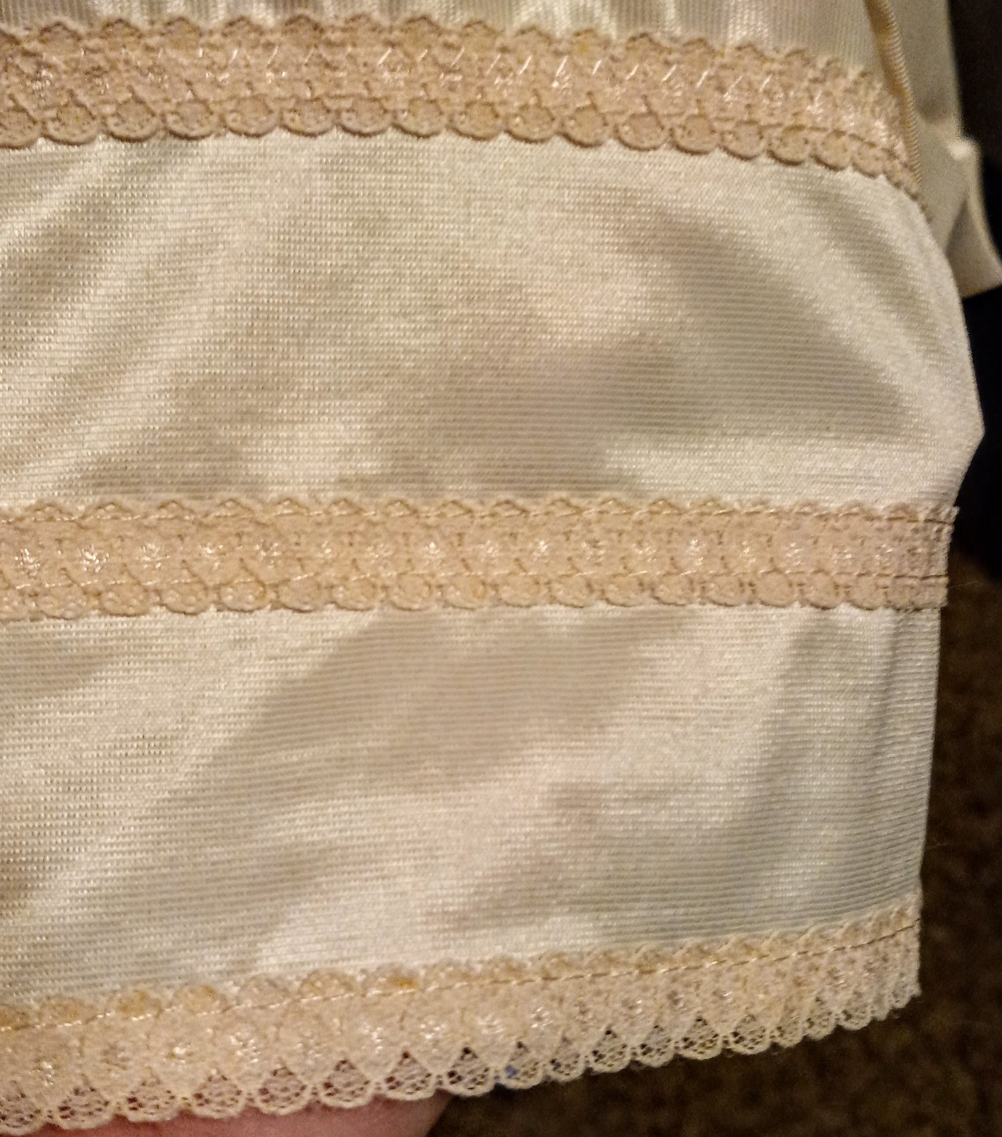 Vintage Lorraine size 34 beige ankle length sleek full slip with „snip-it” hem