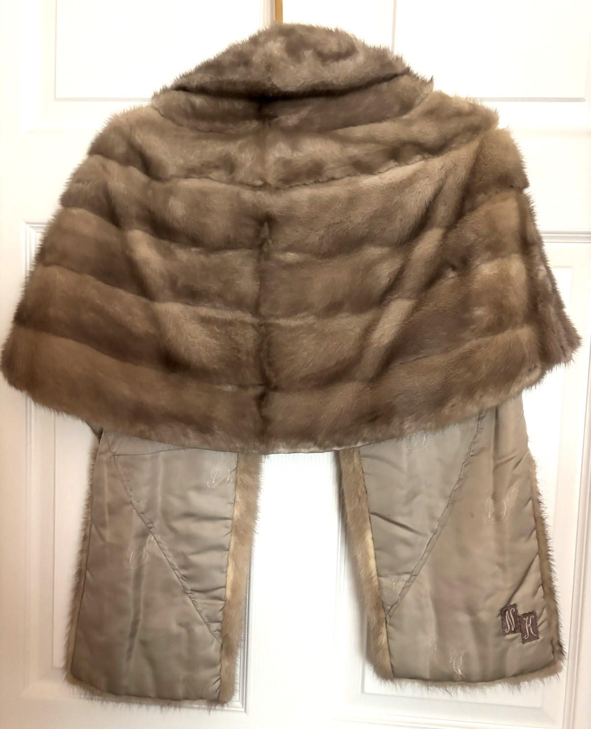 Vintage Blonde Mink Fur Stole/Cape w/Satin Lining & 2 Pockets