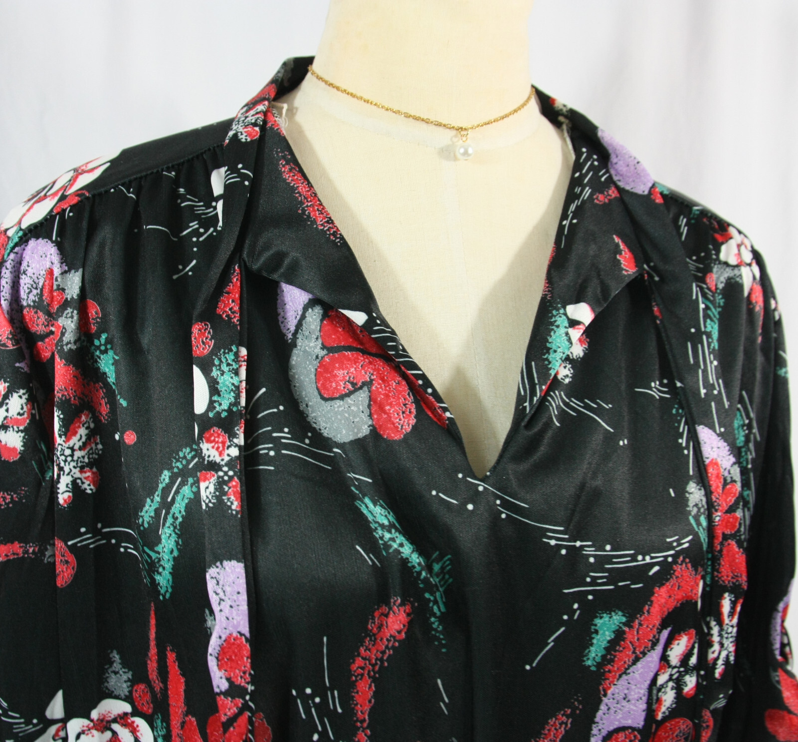 Vintage Red Black Floral Keyhole Bow Neck Tab Sleeve Tunic Top Boho 1970s M L