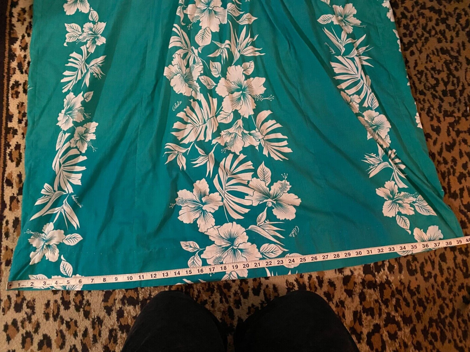 Vintage ROYAL CREATIONS HAWAII Green Hibiscus Mumu Caftan Kaftan Tiki Aloha OS